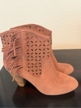 Jessica Simpson  Suede Fringe Ankle Booties in Rose - Size 7.5
